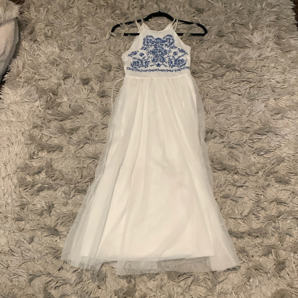 SPEECHLESS macys white and blue embroidered long dress